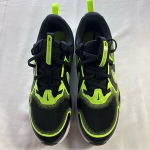 Nike Cosmic Runner GS Volt Black&Neon Electric Green-Size 5Y
